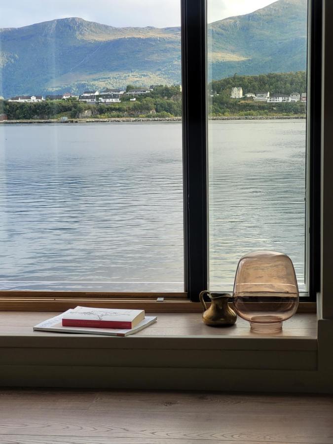 Single Elegant Room I Sentrum- Sea View โอเลซุนด์ ภายนอก รูปภาพ
